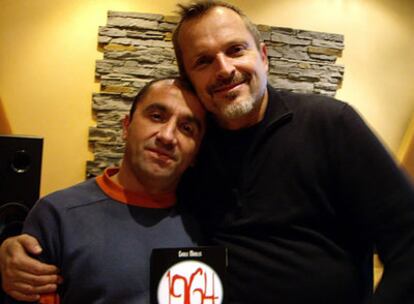 Charlie Miralles (izquierda) junto a Miguel Bosé