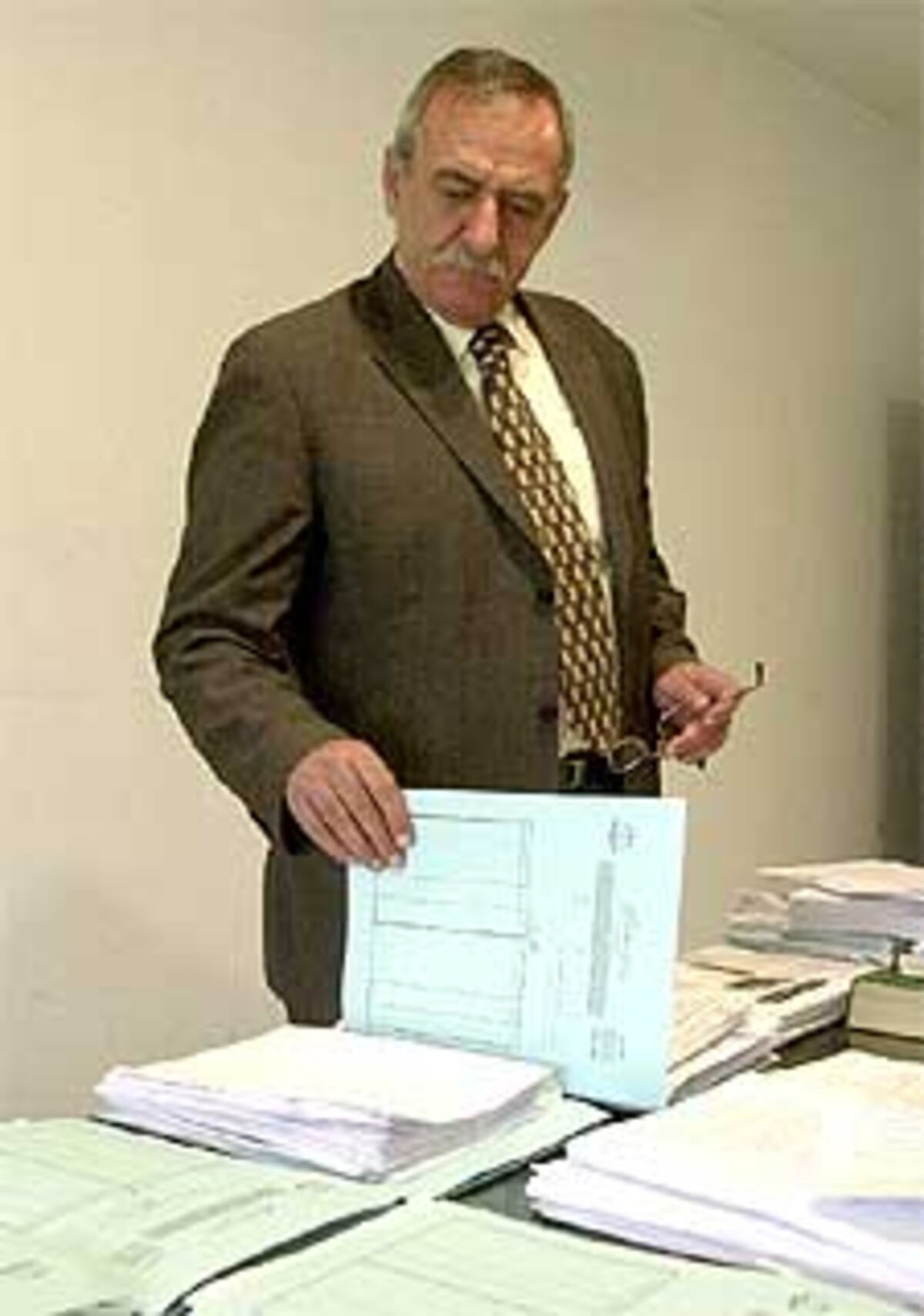 Muhammad Najib al Rashdan, abogado defensor de Sadam Husein ...