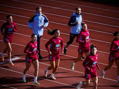 Las jugadoras de la selección española en un entrenamiento durante el Mundial de Australia y Nueva Zelanda, en Wellington este martes.
