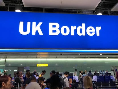 Señal de entrada en Reino Unido en el aeropuerto londinense de Heathrow.