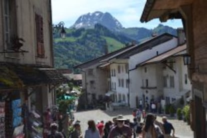 Calle central del pueblo de Gruyères.