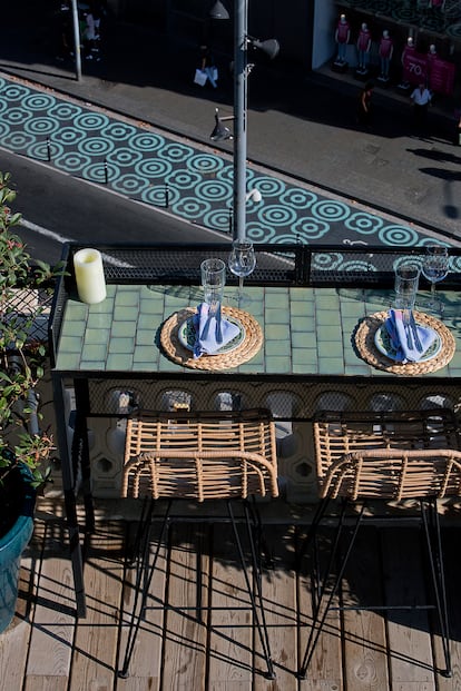 Terraza del Restaurante Casa Luz, en la plaza Universidad de Barcelona.