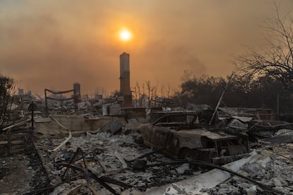 Más de 5.300 edificaciones han sido destruidas o dañadas por el incendio 'Palisades' de Los Ángeles, California, como estas casas del barrio de Pacific Palisades.