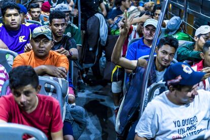 Mientras la caravana avanzaba, el Gobierno de Estados Unidos reforzó su frontera con Tijuana.