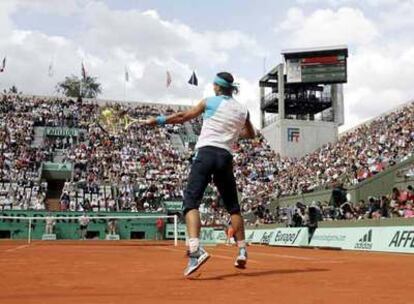 Nadal devuelve un golpe a Cipolla.