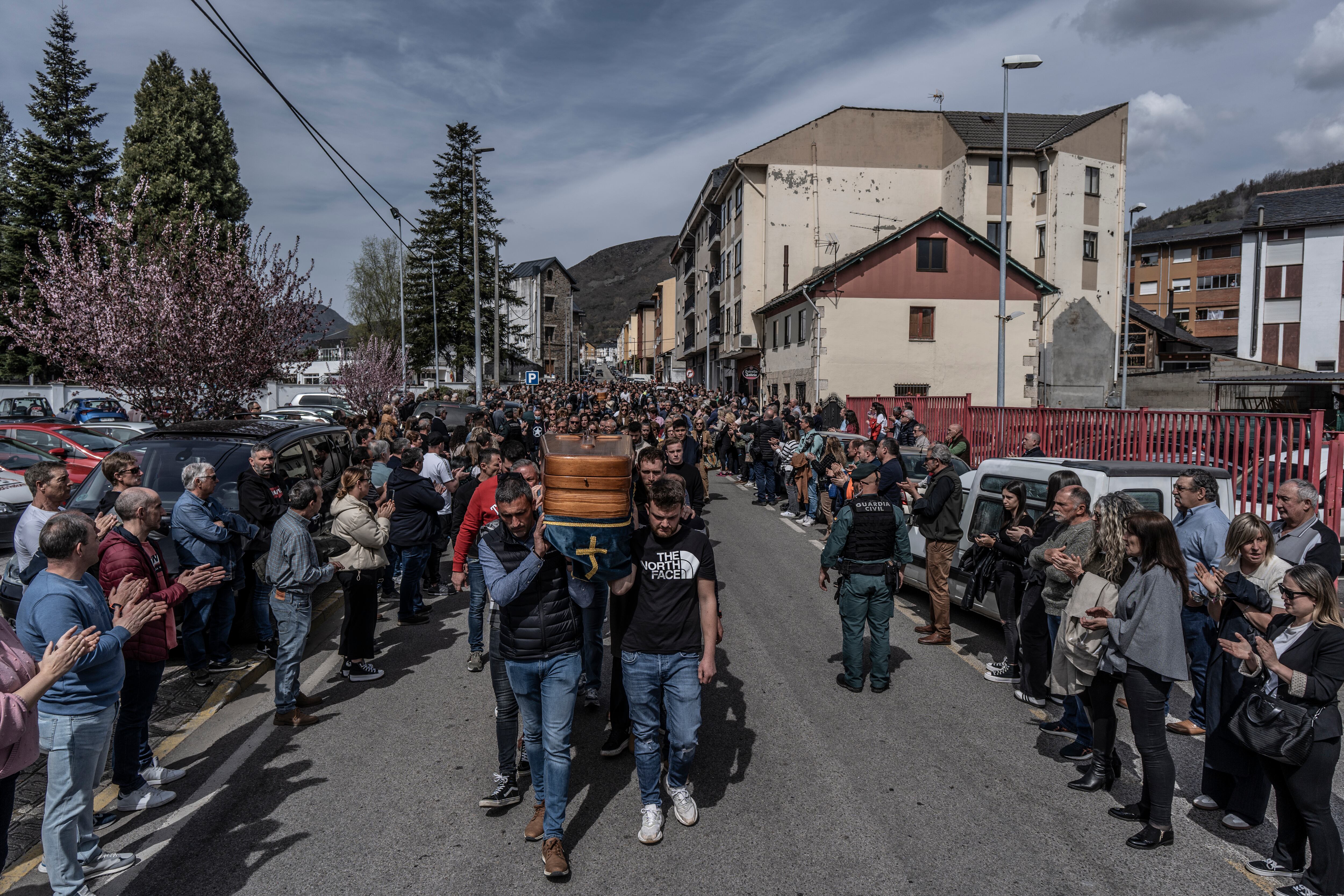 La comarca de Villablino despide conmocionada a los mineros fallecidos el lunes