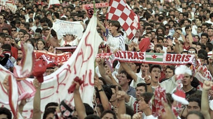 Imagen de la histórica manifestación de la afición del Sevilla el 1 de agosto de 1995.