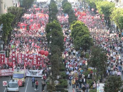A demonstration called for today in the streets of Vigo by the UGT and CCOO labor unions.