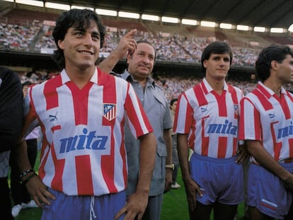 Paulo Futre, con la camiseta del Atlético en su etapa como jugador del equipo colchonero.