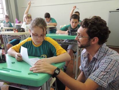 Professor cria método para ajudar aluno a aprender a estudar