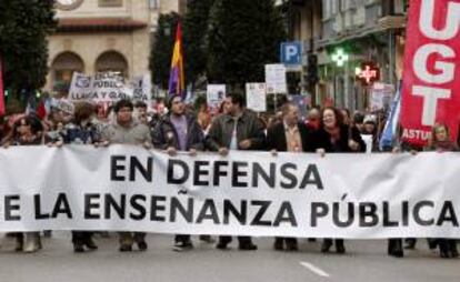 Manifestación a favor de la enseñanza pública. Toda la enseñanza pública, llamada hoy a la huelga general. EFE/Archivo