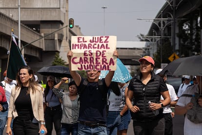 Manifestantes bloquean el Viaducto Río de la Piedad, este 3 de septiembre.