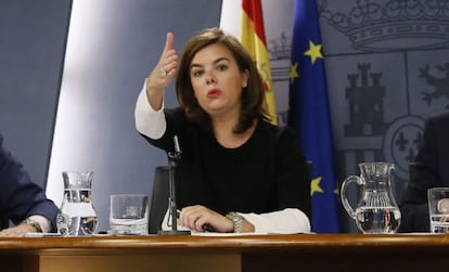 La vicepresidenta del Gobierno, Soraya Sa&eacute;nz Santamar&iacute;a, durante la rueda de prensa de este viernes despu&eacute;s del Consejo de Ministros.