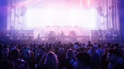 Ambiente en la macrofiesta de música electrónica WAN, celebrada este sábado en la Cubierta de Leganés, Madrid.