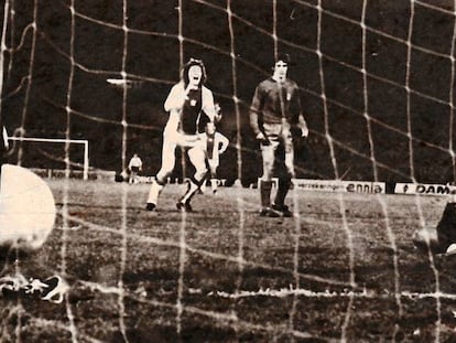 Hulshoff marca el 1-0 en Ámsterdam al Madrid en la eliminatoria de 1973.