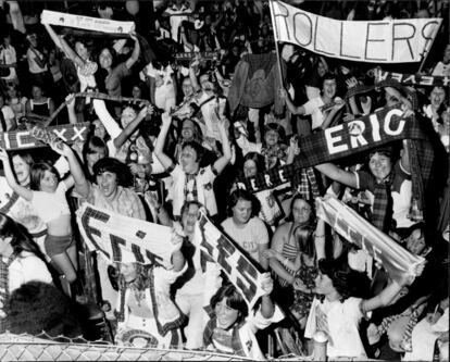 Seguidores esperando a los Bay City Roller en Inglaterra, en enero de 1977. 