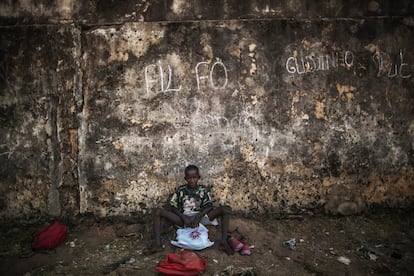 El 75% de menores de 18 años de Guinea Bisáu sufre más de tres privaciones graves como no tener acceso a saneamiento o una vivienda con techo y suelo pavimentado, según el Índice de Pobreza Multidimensional de Unicef. Más del 77% con menos de 14 fue víctima de violencia familiar y de trabajo infantil.