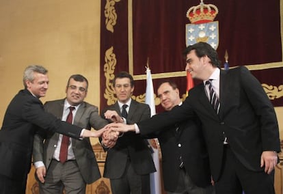 Los alcaldes de los municipios junto a Feijóo