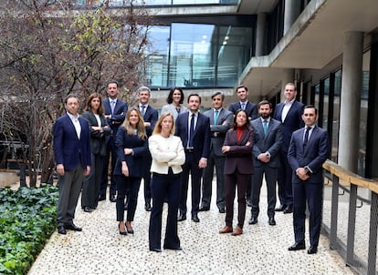 Equipo de préstamos del BBVA.  De iquierda a derecha: Miguel Calvo, Karla Ceño, Ignacio Escudero, Aida López, Roberto Puga, Almudena López Blas, Miriam Ríos, Rubén Castrillo, Borja Saéz de Montagut, Maite Vizán, Pablo Arsuaga, Carlos García Bayón, Miguel Castillo y Luis Léniz.  