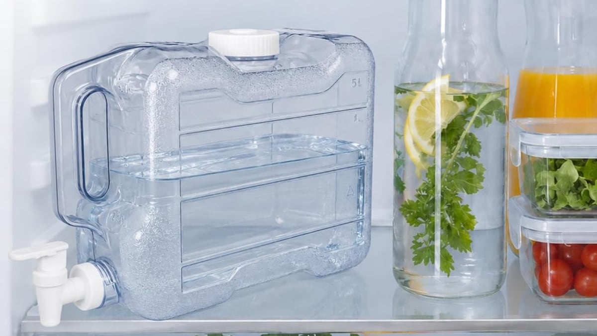Adiós a rellenar botellas a diario: el dispensador de agua con grifo que optimiza tu espacio por 15 euros