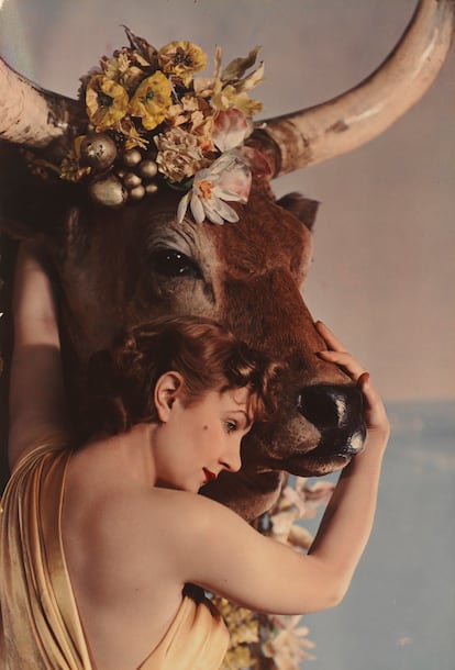 Violet, baronesa von Gagern, como Europa.