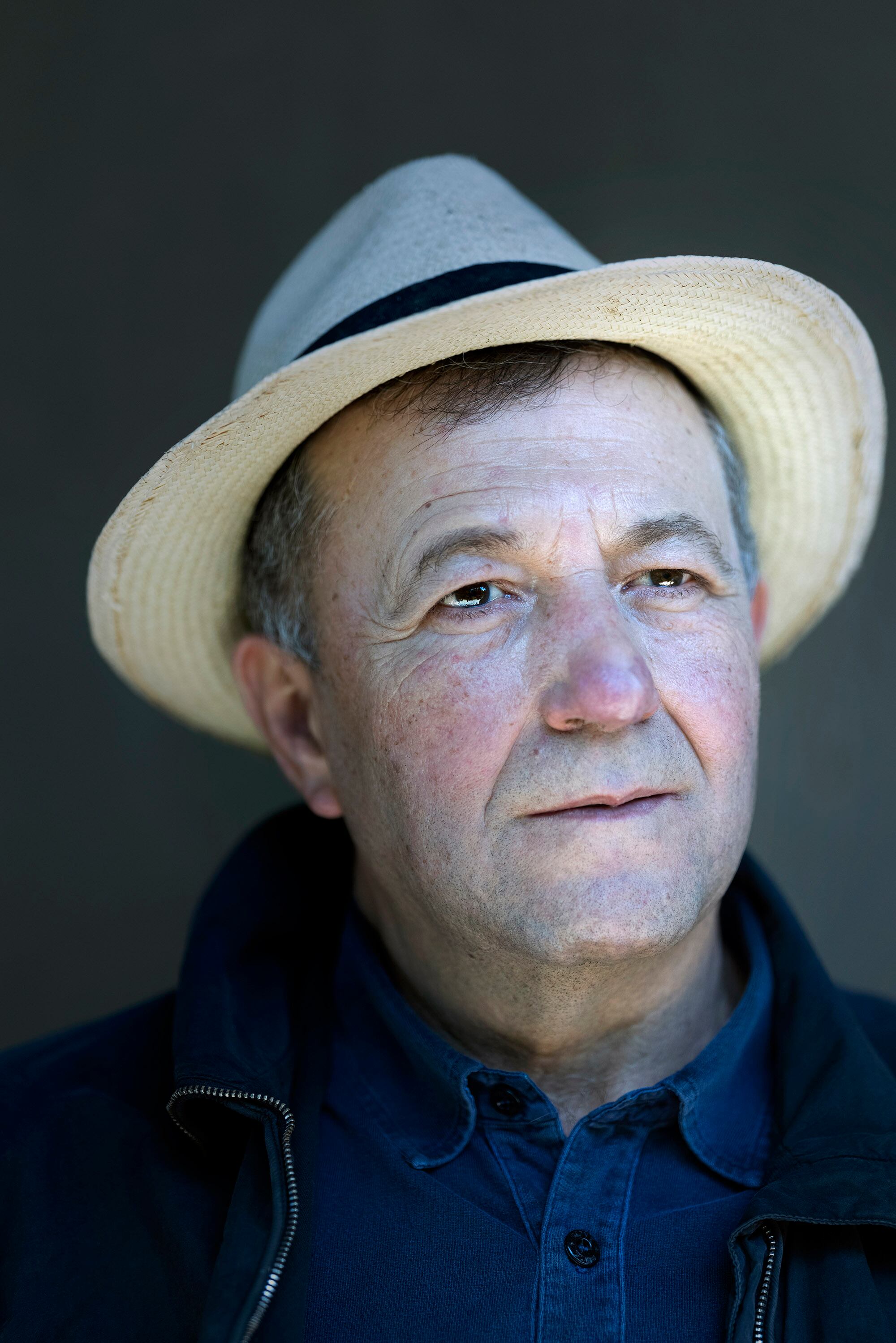 Vicente Todolí, exdirector de la Tate Modern y apasionado de los cítricos, en su finca de Palmera, en Valencia.