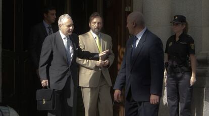 Carlos D&iacute;var sale ayer de la sede del Tribunal Supremo. 