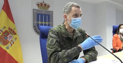 El rey Felipe VI se reúne este viernes con la cúpula militar en la sede del Mando de Operaciones (MOPS), en la Base de Retamares, en la localidad madrileña de Pozuelo de Alarcón, para conocer la labor del Ejército en la crisis del coronavirus y expresar su agradecimiento por esta aportación.