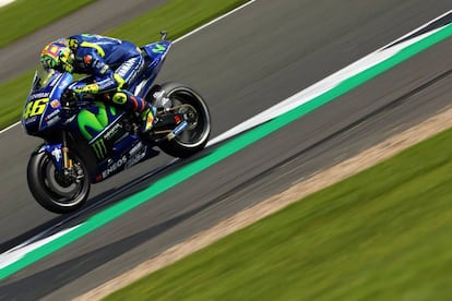 Valentino Rossi, durante la sesión de clasificación en el circuito de Silverstone.