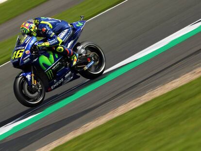 Valentino Rossi, durante la sesión de clasificación en el circuito de Silverstone.