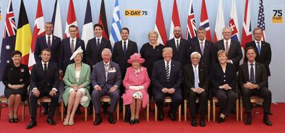 Foto de familia de los líderes mundiales durante los actos de conmemoración del 75º aniversario del Día D en Portsmouth (El Reino Unido).