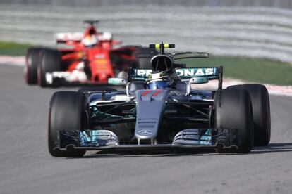 Bottas, por delante de Vettel.