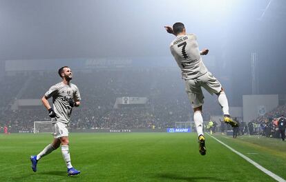 Cristiano comemora um gol contra o Sassuolo, em Reggio nell'Emilia.