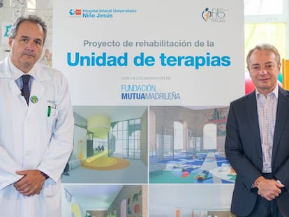 César Gómez, gerente del Hospital Niño Jesús, y Lorenzo Cooklin, director general de Fundación Mutua Madrileña.