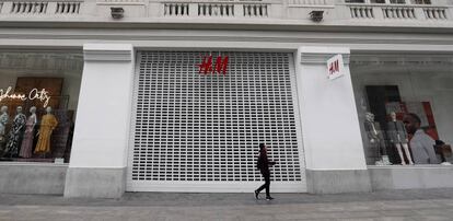 Tienda de H&M cerrada en la Gran Vía de Madrid.