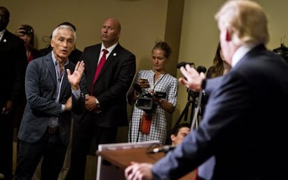 El periodista de Univision, Jorge Ramos, durante la rueda de prensa de Trump.