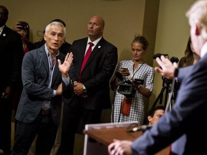 El periodista de Univision, Jorge Ramos, durante la rueda de prensa de Trump.