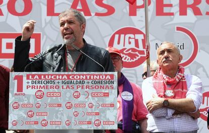 Unai Sordo, durante su intervención en el Primero de Mayo, y Pepe Álvarez.