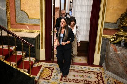 La portavoz de Junts en el Congreso, Miriam Nogueras, entra en el pleno del Congreso el 10 de abril.
