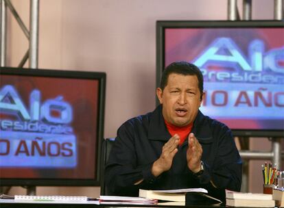 Hugo Chávez, durante la emisión de su programa televisivo 'Aló, presidente'.