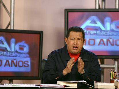 Hugo Chávez, durante la emisión de su programa televisivo <i>Aló, presidente</i>.