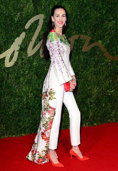 L'Wren Scott, en los British Fashion Awards 2013, vistiendo uno de sus espectaculares y coloridos diseños de la colección primavera-verano 2014.