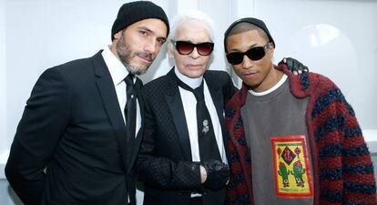Sebastien Jondeau, Stylist Karl Lagerfeld y Pharrell Williams, en el desfile de Chanel.