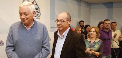 Guillerme Vázquez y Francisco Jorquera, ayer en la sede del Bloque en Santiago.