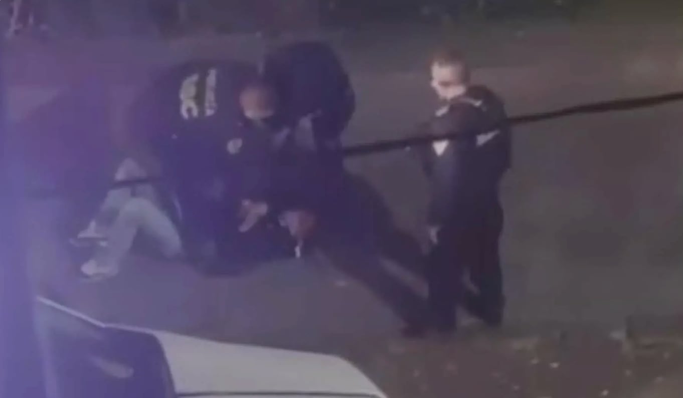 Detenidos los tres policías que golpearon a Erick Omar, un joven de 21 años hallado muerto días después de su arresto