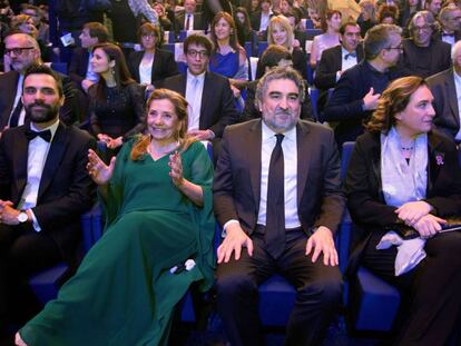 El president del Parlament de Catalunya, Roger Torrent; la presidenta de l'Acadèmia del Cinema Català, Isona Pasola; el ministre de Cultura, José Manuel Rodríguez Uribes, i l'alcaldessa de Barcelona, Ada Colau, durant la gala dels XII Premis Gaudí.