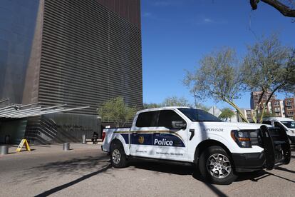 Un camin de la polica de Phoenix, en Arizona, el 5 de noviembre de 2024. 
