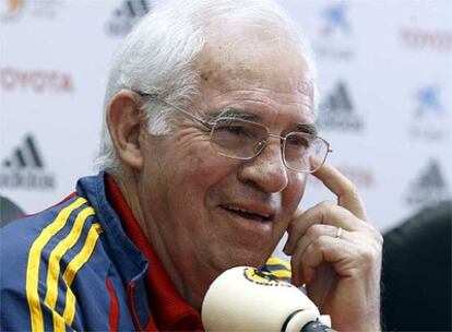 Luís Aragonés, durante la rueda de prensa