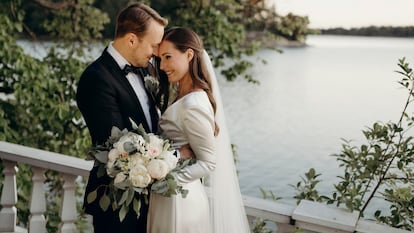 La primera ministra de Finlandia, Sanna Marin, en su boda con el exfutbolista Markus Räikkönen, el pasado sábado.