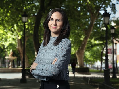 La ministra de Derechos Sociales y Agenda 2030, Ione Belarra, en el Paseo del Prado en Madrid.